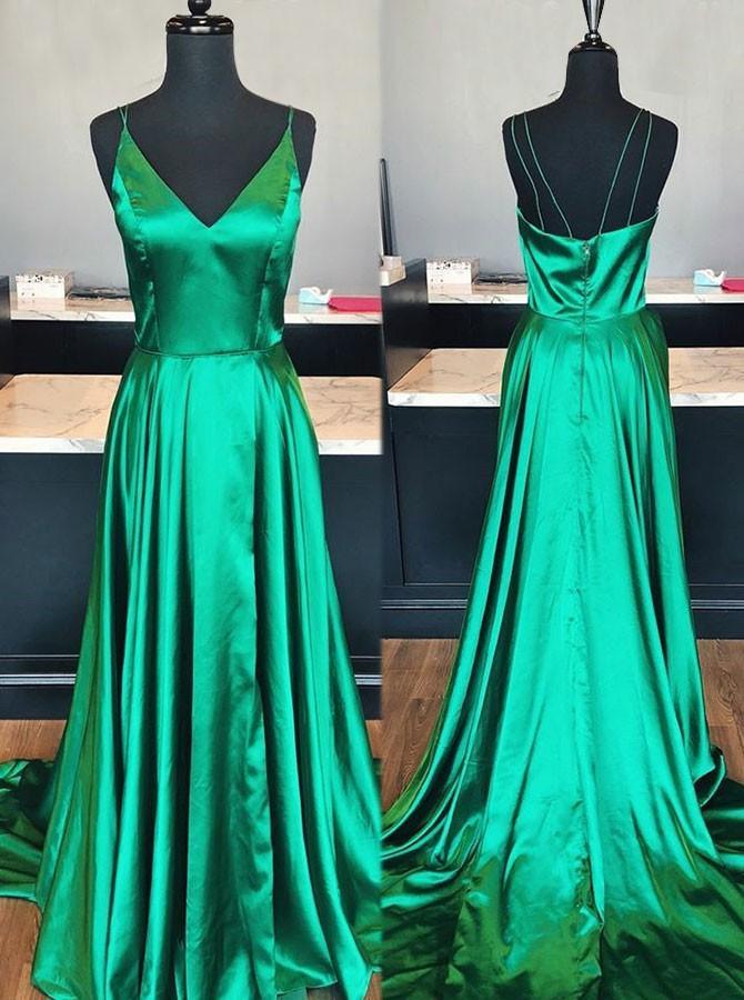Vestido de noche de satén azul con escote en V y corte A con abertura